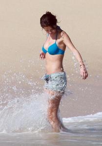 Selena Gomez Beach Bikini Shorts Photos Leaked
